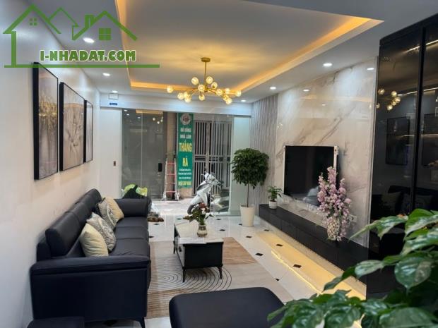 NHÀ ĐẸP MỄ TRÌ - LÔ GÓC - 2 THOÁNG - CÁCH Ô TÔ 10M - TẶNG FULL NỘI THẤT - GIÁ CHỈ 6.59 TỶ
