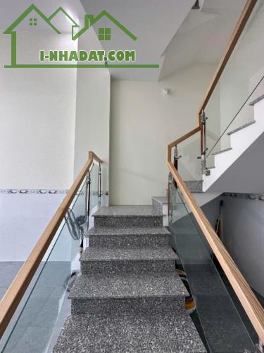GẦN NGÃ TƯ GA, NHÀ 5 TẦNG CÓ SÂN THƯỢNG, 4M X 21M, HẺM XE HƠI, CÁCH VÀI CHỤC MÉT MẶT TIỀN - 1