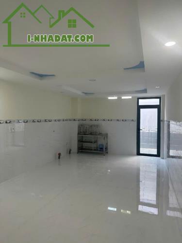 GẦN NGÃ TƯ GA, NHÀ 5 TẦNG CÓ SÂN THƯỢNG, 4M X 21M, HẺM XE HƠI, CÁCH VÀI CHỤC MÉT MẶT TIỀN - 2