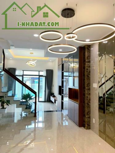 Bán nhà 4 tầng, 90m², 4PN, 5WC, Q.2, 8.2 tỷ, sổ hồng