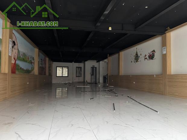 Mặt phố Lạc Long Quân - Tòa VP 5 tầng - MT rộng - Sổ nở hậu. - 2