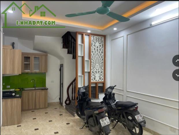 Cho thuê nhà ngõ 521 Trương Định, 5 tầng x 33m2, 3 ngủ khép kín, 12 Triệu/tháng