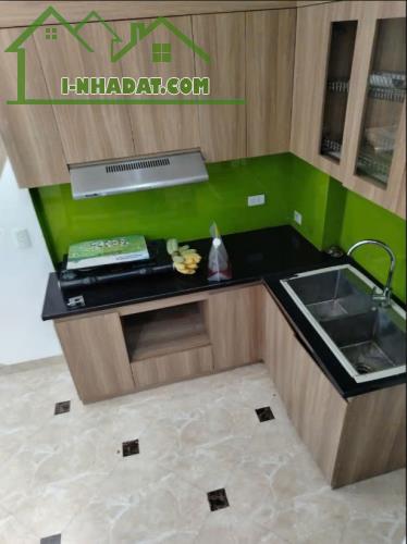 Cho thuê nhà ngõ 521 Trương Định, 5 tầng x 33m2, 3 ngủ khép kín, 12 Triệu/tháng - 3