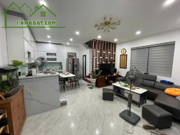 BÁN NHÀ ĐẸP MẶT NGÕ PHỐ HÀO NAM-LÔ GÓC-MT 5M-42M2-NHỈNH 12 TỶ