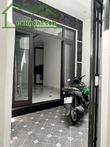 BÁN NHÀ ĐẠI LA, Ở LUÔN, 5 TẦNG THANG MÁY, SÂN CỔNG ĐỂ XE, 30M RA PHỐ GIÁ 8.X TỶ