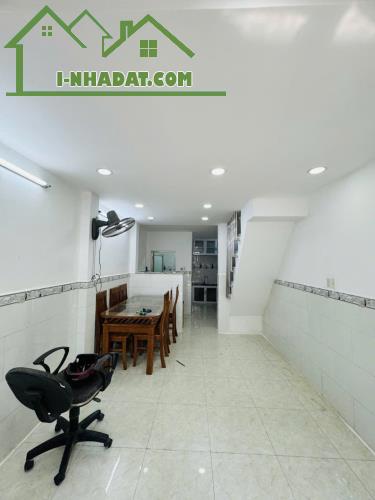 BÁN NHÀ ĐẸP 2 TẦNG, NGAY TRUNG TÂM HUỲNH TẤN PHÁT QUẬN 7, GẦN CẦU PHÚ MỸ CHỈ 3.4 TỶ