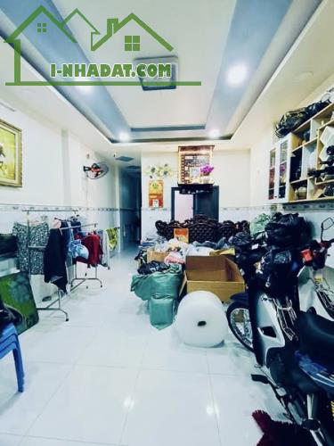 VỊ TRÍ KD Đ.ỈNH - GẦN CHỢ P18 - TÂN HƯƠNG - 2 TẦNG - NHÀ MỚI 60M N4*15 NHỈNH 8 ĐỒNG - 1