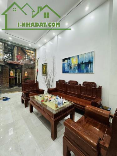 Bán nhà gần phố Nguyễn Văn Huyên, Cầu Giấy, 5m ô tô, ngõ thông, kinh doanh, 10 tỷ - 1