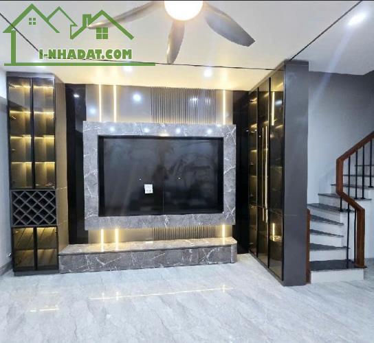💥💥💥LONG BIÊN – NHÀ ĐẸP ĐÓN GIÓ LÔ GÓC 6 TẦNG THANG MÁY – NGÕ THÔNG 👍 🏕Đàm Quang Trung - 1
