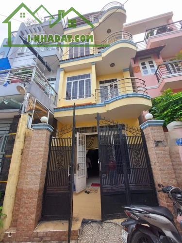Kẹt tiền bán gấp nhà đường Dân Chủ, Quận Thủ Đức. sổ hồng riêng. Giá chỉ 2 tỷ 440 (TL)