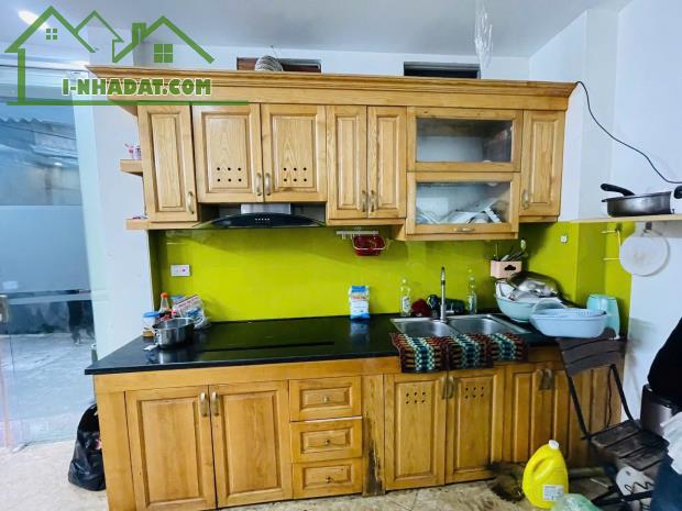 Hạ 500tr nhà Trần Thái Tông Cầu Giấy ngõ to gần phố 33m2 5T MT 6.76m đủ công năng ở luôn