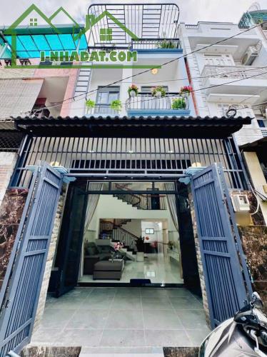 Cần tiền bán gấp căn nhà đường Vành Đai Tây, P. Bình An, Quận 2. Giá chỉ 3 tỷ 050 còn thươ