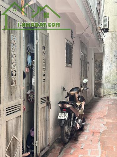 MẶT NGÕ THÔNG - NHÀ CŨ CHỈ CẦN SƠN LẠI LÀ ĐẸP - GIÁ GIA LỘC