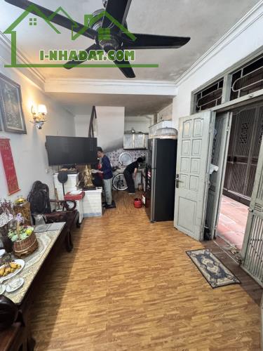MẶT NGÕ THÔNG - NHÀ CŨ CHỈ CẦN SƠN LẠI LÀ ĐẸP - GIÁ GIA LỘC - 1