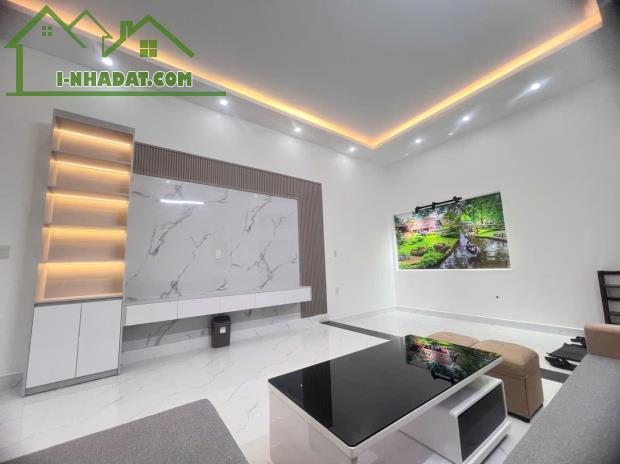 Bán nhà 2 tầng sạch đẹp về ở luôn phố Dư Hàng - 4