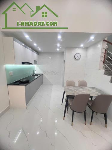 Bán nhà 2 tầng sạch đẹp về ở luôn phố Dư Hàng - 3