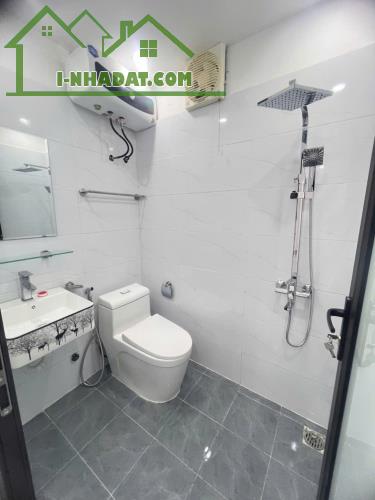 Bán nhà 2 tầng sạch đẹp về ở luôn phố Dư Hàng - 2