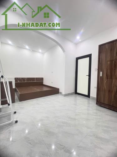 Bán nhà 2 tầng sạch đẹp về ở luôn phố Dư Hàng - 1