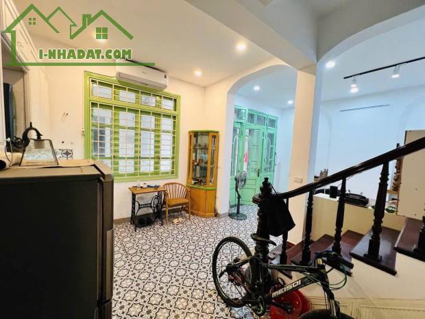 Nhà Trương Công Giai Cầu Giấy gần phố ngõ to 3T 38m MT 7m 3 mặt thoáng nội thất đẹp ở ngay - 2