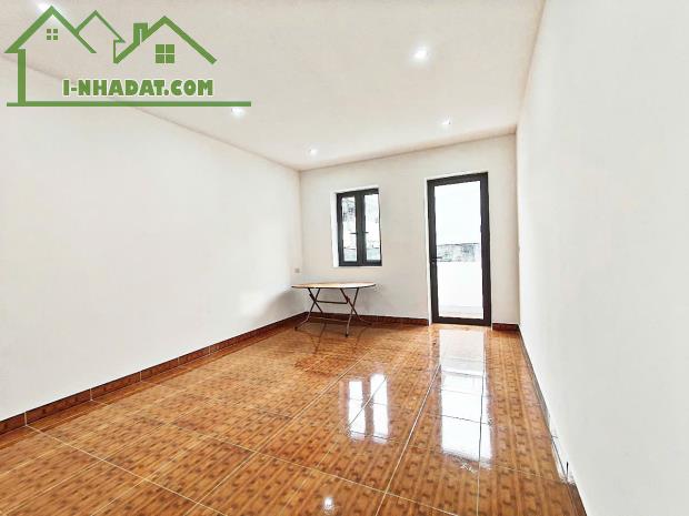 Bán nhà 3 tầng sạch đẹp về ở luôn ngõ 109 Trại Lẻ - 5
