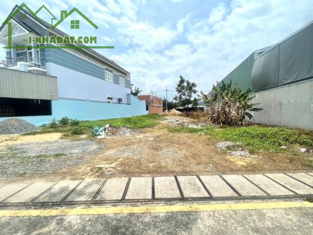 Lô đất đẹp Mặt tiền  Song Hành ,Hóc Môn , DT 272m2 .Giá rẻ 15.3 tỷ (TL)