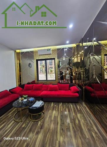 18 TỶ - Bán nhà phân lô Nguyễn Chí Thanh - Ô tô tránh kinh doanh - 50m ra mặt phố - 2