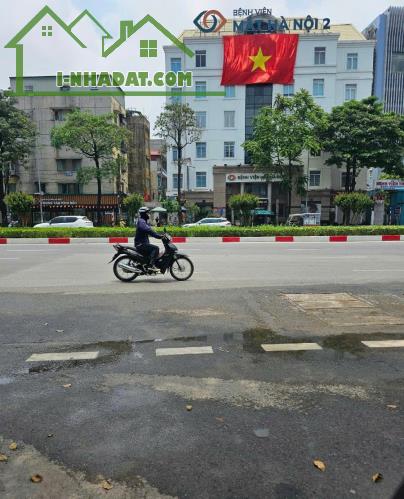 18 TỶ - Bán nhà phân lô Nguyễn Chí Thanh - Ô tô tránh kinh doanh - 50m ra mặt phố - 3