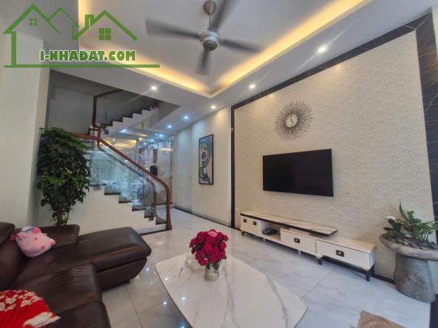 Bán nhà MẶT PHỐ Bùi Xương Trạch, THANH XUÂN – 70M² x 4 TẦNG, sau nhà là hồ - 23 tỷ. - 2
