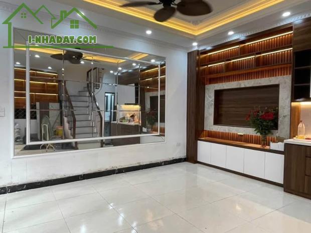 Nhà Yên Lạc cần bán, 80m2, 6 tầng, thang máy, 35.2 tỷ