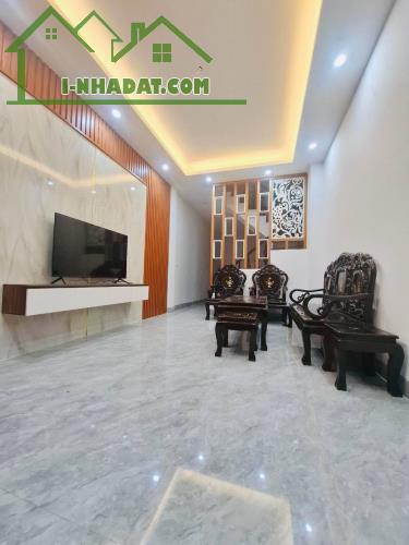 Bán nhà phân lô Hoàng Mai - mặt ngõ rộng thông oto chạy , dt 38M * 4T giá 7.35 tỷ SĐCC