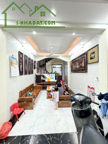 NHÀ ĐỊNH CÔNG THƯỢNG, HOÀNG MAI, Ô TÔ QUA NHÀ, 3 BƯỚC RA PHỐ, 52M2, 13.5 TỶ(CTL)