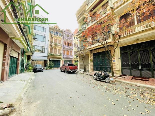 KĐT Đại Kim, Phân lô 2 thoáng, Vỉa hè, Ô tô tránh, dt 54m2, 4 tầng, mt 4.3m, Giá 17.8 tỷ.