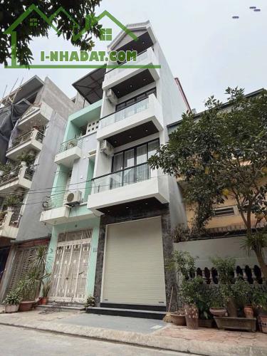 Bán nhà cv Ngọc Thuỵ, khu phân lô giáo viên. 40m x 4T oto tránh, vỉa hè. Chỉ hơn 11 tỷ.