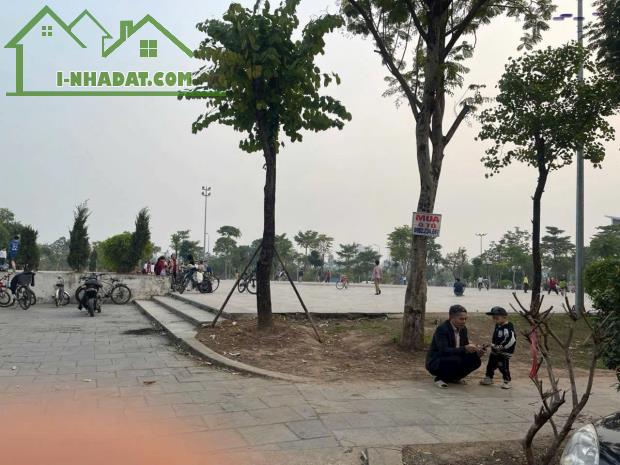 Bán nhà cv Ngọc Thuỵ, khu phân lô giáo viên. 40m x 4T oto tránh, vỉa hè. Chỉ hơn 11 tỷ. - 1