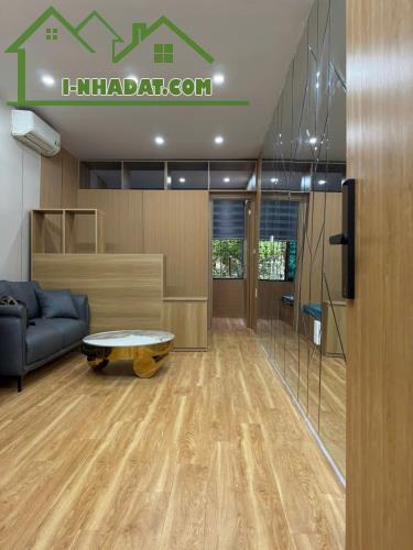 Bán căn hộ tầng 2 Tập Thể Nam Thành Công (20 Láng Hạ) 50m2 ,lô góc ô tô full nội thất - 1