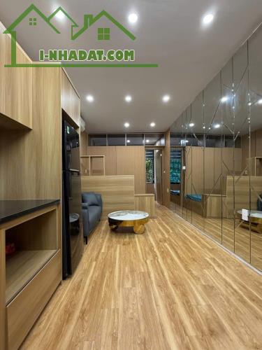 Bán căn hộ tầng 2 Tập Thể Nam Thành Công (20 Láng Hạ) 50m2 ,lô góc ô tô full nội thất - 2