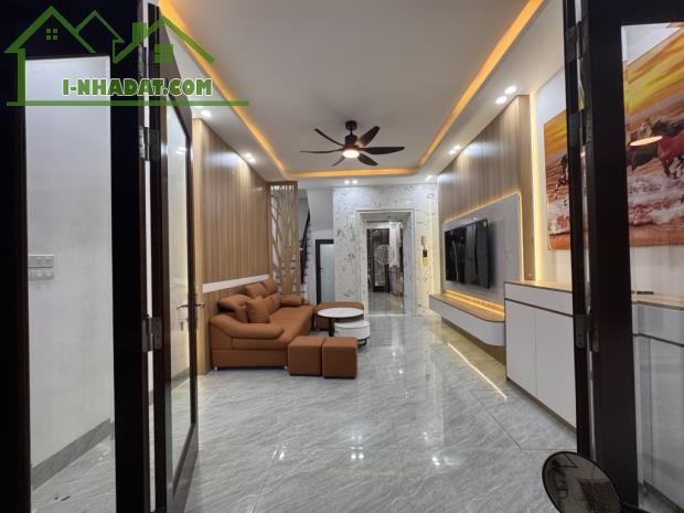 BÁN NHÀ LÔ GÓC 2 MẶT THOÁNG – THANG MÁY – FULL NỘI THẤT – TRẦN KHÁT CHÂN – GIÁ 8.65 TỶ
