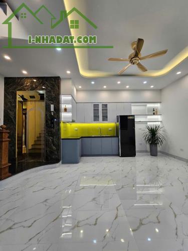 Nhà đường 18M, Mộ Lao, Hà Đông, Thang Máy, Nội Thất VIP, Ô tô đỗ cửa, DT 40m2x5t, 10.5 Tỷ