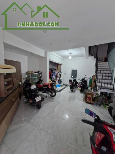 BÁN NHÀ 3 TẦNG – TRẦN XUÂN SOẠN, Q7 – Ô TÔ ĐỖ CỬA – CHỈ NHỈNH 8 TỶ - 3