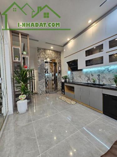 Bán nhà đẹp phố Nguyễn Sơn,sát phố,ngõ thông ba gác phóng vù vù,diện tích 40m2,nhỉnh 12 tỷ - 1