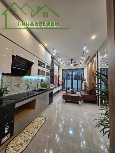 Bán nhà đẹp phố Nguyễn Sơn,sát phố,ngõ thông ba gác phóng vù vù,diện tích 40m2,nhỉnh 12 tỷ - 2