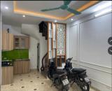 Cho thuê nhà ngõ 521 Trương Định, 5 tầng x 33m2, 3 ngủ khép kín, 12 Triệu/tháng