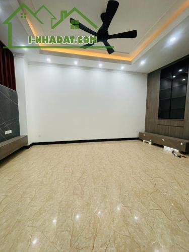Nhà đẹp Bồ Đề, thang máy ,ô tô đỗ cửa vào nhà,ngõ thông tứ tung,khu lõi Long Biên - 4