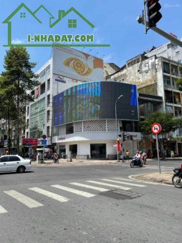 Bán nhà góc 2MT trung tâm Quận 1, DT: 5.5 x 8m, 3 tầng, HĐT 80tr, giá 28 tỷ.