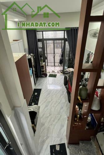 Nhà 3 tầng ô tô đỗ cửa, Cách Mạng giao Lũy Bán Bích, 3.75 tỷ