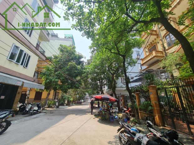 HOT..Bán Gấp Nhà Xã Đàn Phân Lô, Ô Tô, Lô Góc 4 Thoáng, 2 Mặt Ngõ Mt 23m, 200m2 - Chỉ 61Tỷ