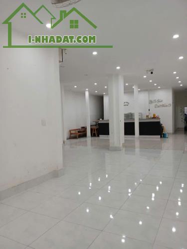 Cho thuê nhà mặt tiền đường 30/4 ngay ngã 3 quang trung dài 30m giá 20 triệu - 2