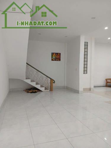 Cho thuê nhà mặt tiền đường 30/4 ngay ngã 3 quang trung dài 30m giá 20 triệu - 3