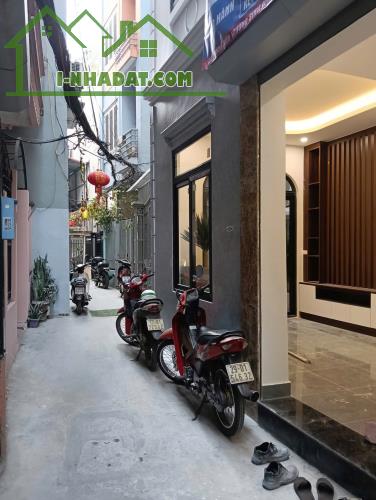 Hạ 1 tỷ nhà 50m ra phố Lạc Long Quân Cầu Giấy ngõ to thông 5T 48m2 MT 5.2m đủ nội thất - 1