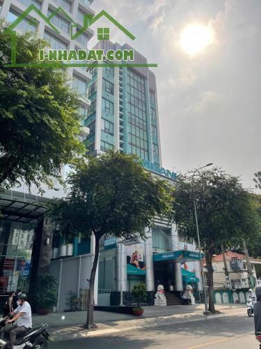 Bán nhà mặt tiền trung tâm tài chính Nguyễn Thái Bình, Quận 1